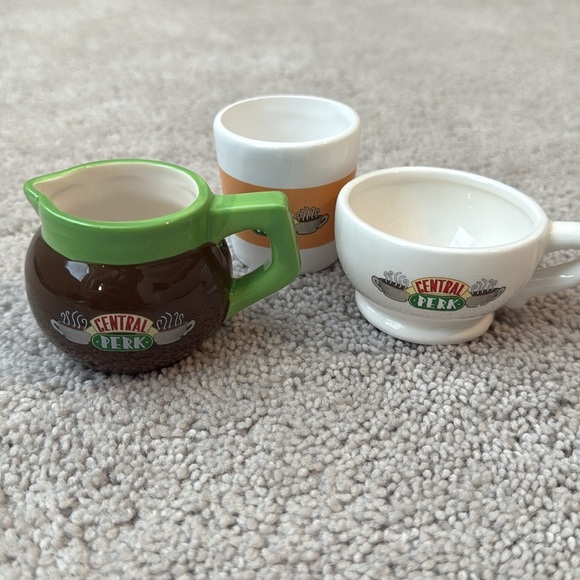 Friends “Central Perk” Mini Coffee Cup Set | 3-Piece Collectible - Picture 3 of 9